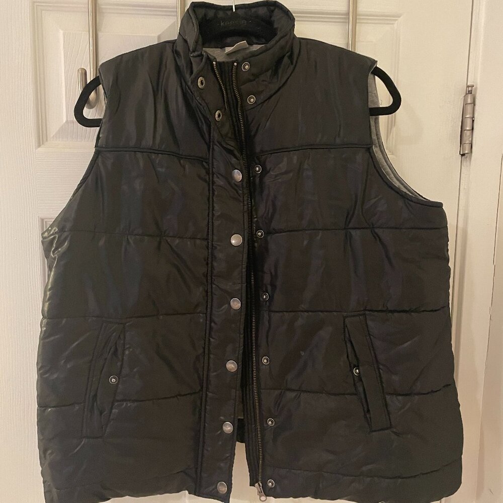Maternity puffy vest size Large black with jersey lining